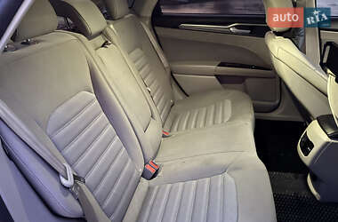 Седан Ford Fusion 2016 в 