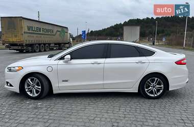 Седан Ford Fusion 2015 в 