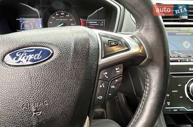 Седан Ford Fusion 2015 в 