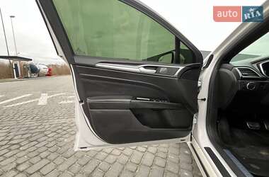 Седан Ford Fusion 2015 в 