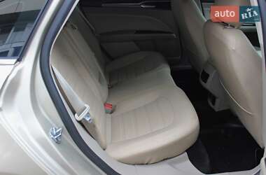 Седан Ford Fusion 2017 в 