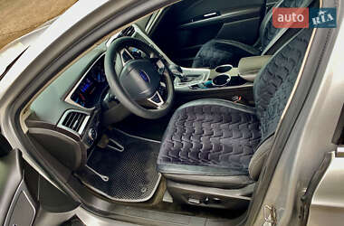 Седан Ford Fusion 2013 в 