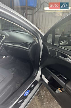Седан Ford Fusion 2012 в 