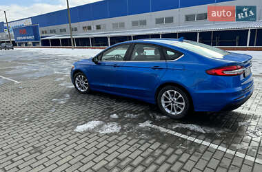 Седан Ford Fusion 2019 в 