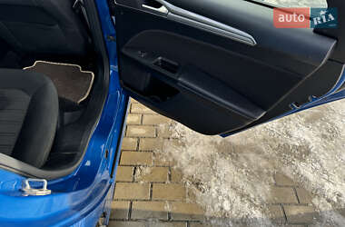 Седан Ford Fusion 2019 в 