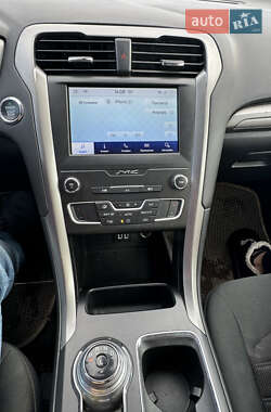 Седан Ford Fusion 2019 в 