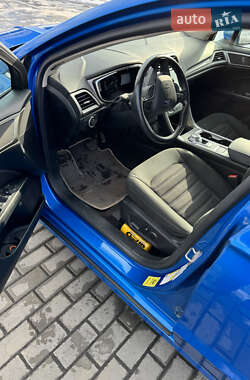 Седан Ford Fusion 2019 в 