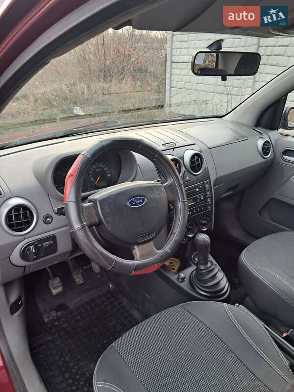 Хетчбек Ford Fusion 2003 в Безлюдівці