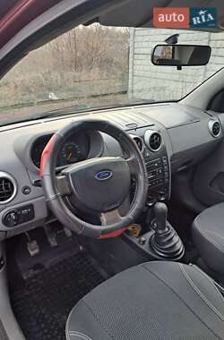 Хэтчбек Ford Fusion 2003 в 