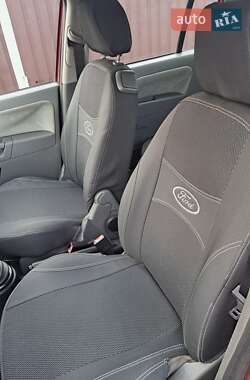 Хэтчбек Ford Fusion 2003 в 