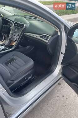 Седан Ford Fusion 2017 в 