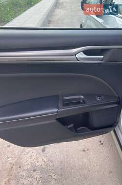 Седан Ford Fusion 2017 в 
