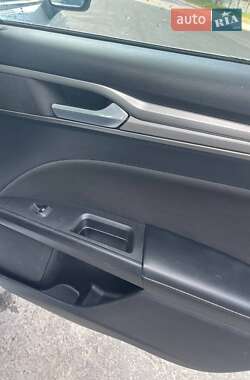 Седан Ford Fusion 2017 в 