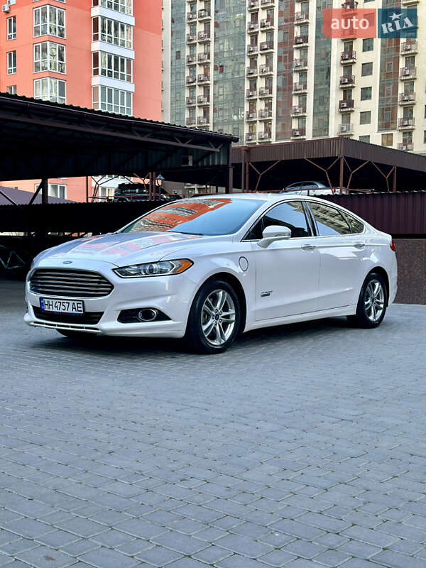 Седан Ford Fusion 2015 в 