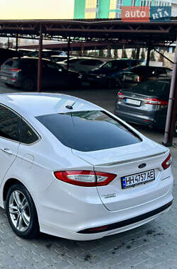 Седан Ford Fusion 2015 в 
