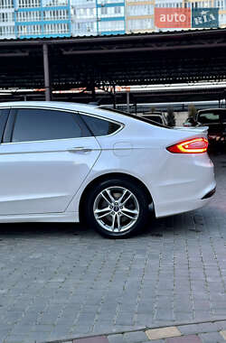 Седан Ford Fusion 2015 в 