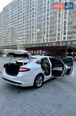 Седан Ford Fusion 2015 в 
