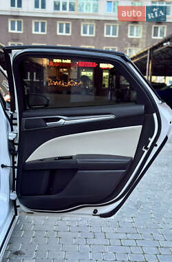 Седан Ford Fusion 2015 в 