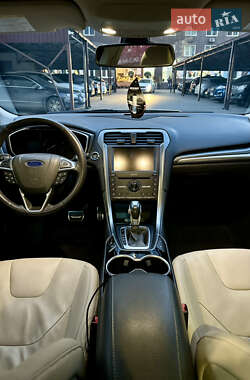 Седан Ford Fusion 2015 в 