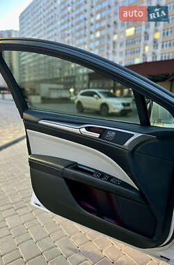 Седан Ford Fusion 2015 в 