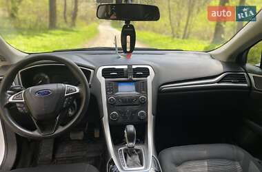 Седан Ford Fusion 2015 в 