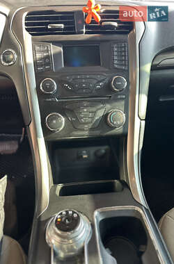 Седан Ford Fusion 2016 в 