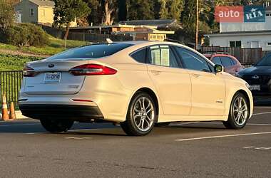 Седан Ford Fusion 2019 в 