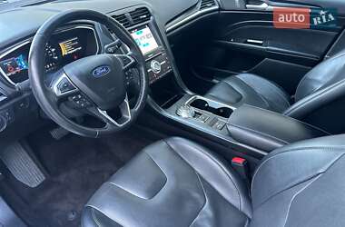 Седан Ford Fusion 2019 в 