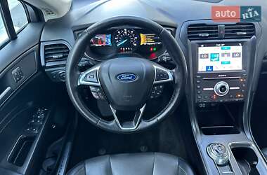 Седан Ford Fusion 2019 в 