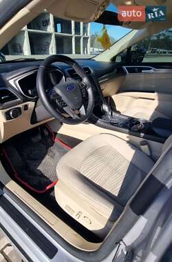 Седан Ford Fusion 2015 в 