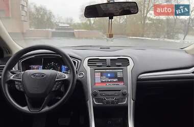 Седан Ford Fusion 2017 в 