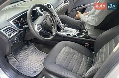 Седан Ford Fusion 2016 в 
