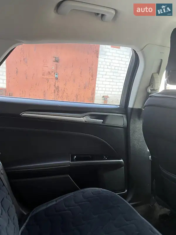 Седан Ford Fusion 2014 в 