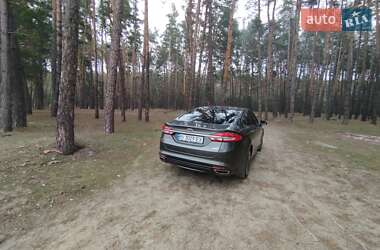 Седан Ford Fusion 2016 в 