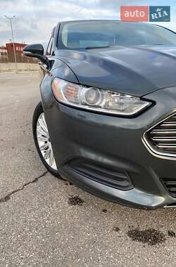Седан Ford Fusion 2015 в 