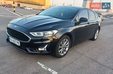 Седан Ford Fusion 2016 в 