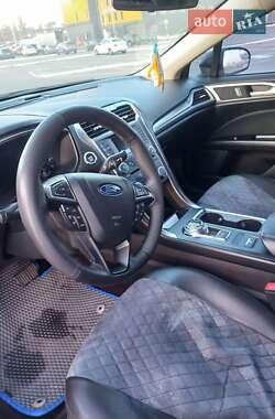 Седан Ford Fusion 2016 в 