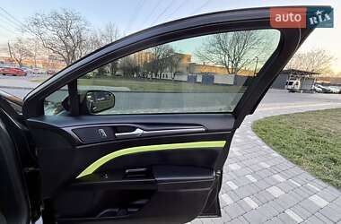 Седан Ford Fusion 2017 в 