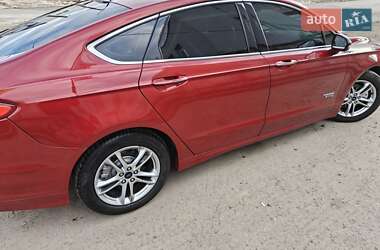 Седан Ford Fusion 2016 в 