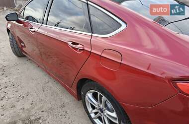 Седан Ford Fusion 2016 в 