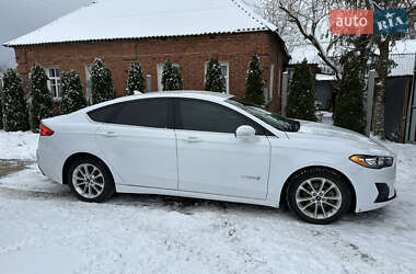 Седан Ford Fusion 2018 в 