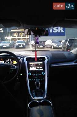 Седан Ford Fusion 2015 в 