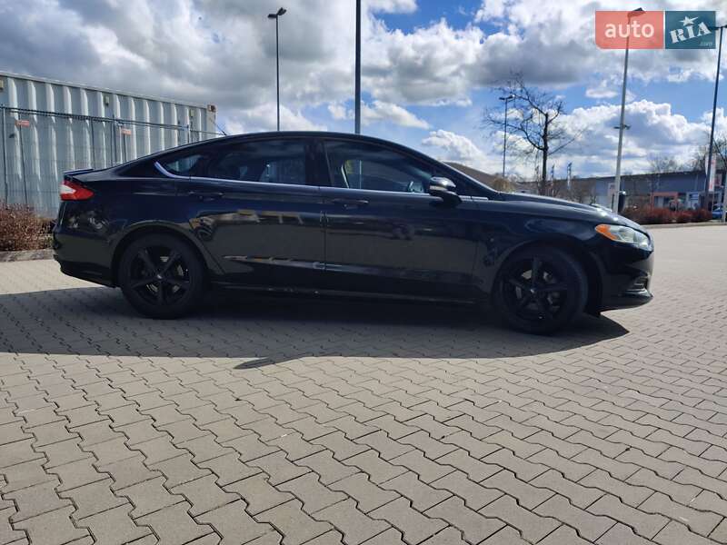 Седан Ford Fusion 2015 в Львове