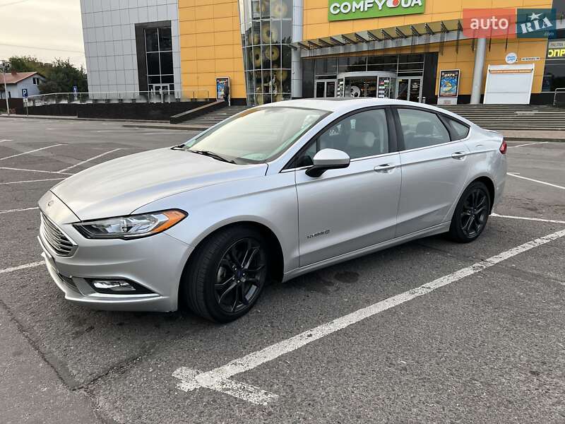 Седан Ford Fusion 2017 в 