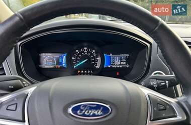 Седан Ford Fusion 2017 в 