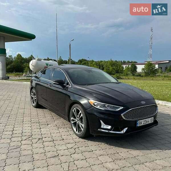 Седан Ford Fusion 2019 в 