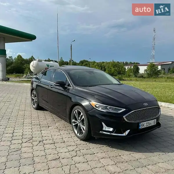 Седан Ford Fusion 2019 в 