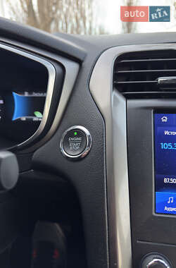 Седан Ford Fusion 2019 в 