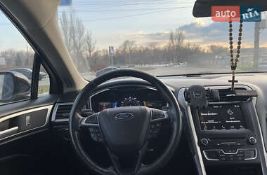 Седан Ford Fusion 2017 в 