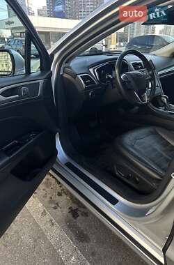 Седан Ford Fusion 2013 в 
